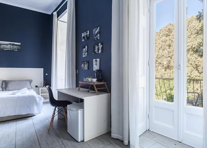 Holiday Naples Art Rooms